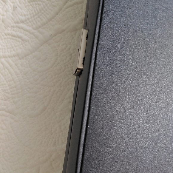 TECHSWISS Eyeglasses & Sunglasses Storage Case in Black Leather - Picture 12 of 14